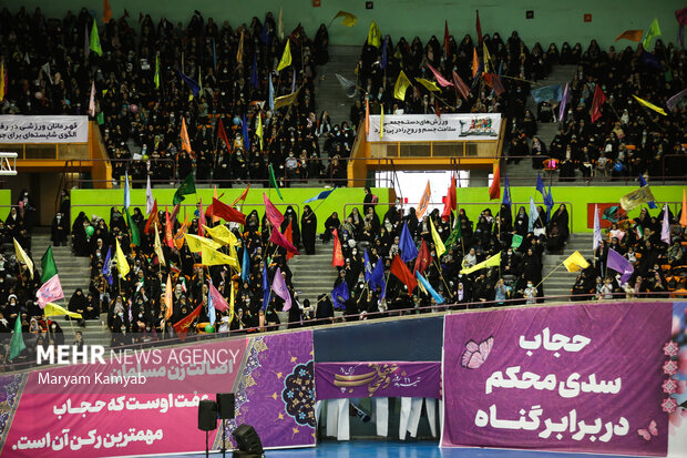 اجتماع بزرگ مهر فاطمی صبح سه شنبه با حضور گسترده بانوان در ورزشگاه ۱۲ هزار نفری آزادی برگزار شد