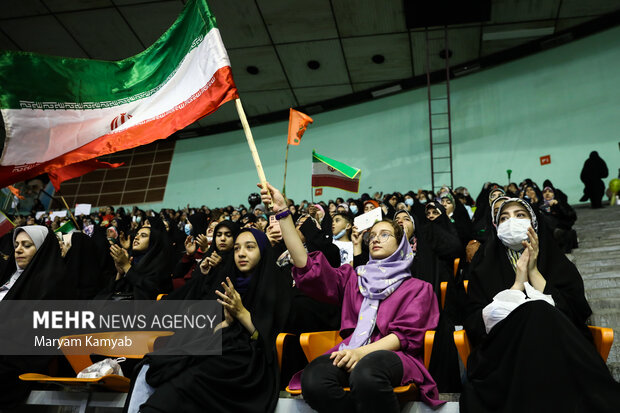 اجتماع بزرگ مهر فاطمی صبح سه شنبه با حضور گسترده بانوان در ورزشگاه ۱۲ هزار نفری آزادی برگزار شد