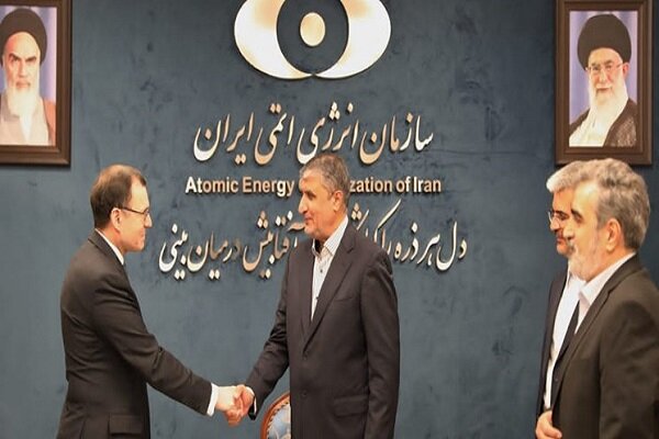 Iran, Russia discuss development of peaceful nuclear coop.