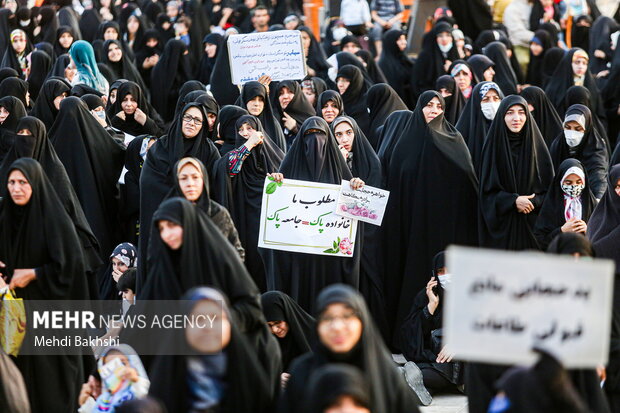قم میں عفاف و حجاب کی حمایت میں اجتماع
