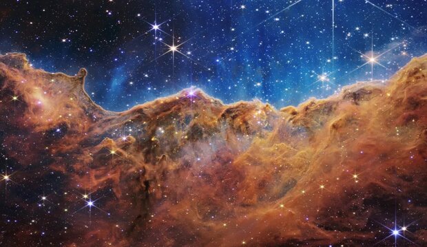 تصاویر جیمز وب از گرد و غبار ستاره در حال مرگ و ۵ قلوی کهکشانی !
