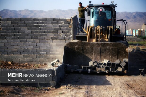 ۷ فقره ساخت و ساز غیر مجاز در شهرستان سامان تخریب شد