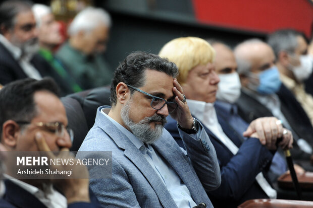 تجلیل از «نگارههای شریف» که پاسدار هنر و پرستار فرهنگ بود تجلیل از «نگارههای شریف» که پاسدار هنر و پرستار فرهنگ بود