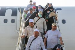 اولین گروه حجاج به استان فارس بازگشتند