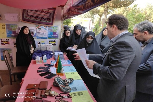 بازدید معاون رییس جمهور از نمایشگاه توانمندی های زنان کرمانشاه