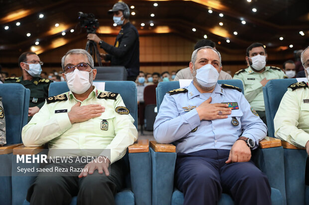 سردار قاسم رضایی جانشین فرمانده کل انتظامی و  امیر سرتیپ عزیز نصیرزاده جانشین رئیس ستادکل نیروهای مسلح در مراسم اولین جشنواره سرباز ماهر؛ اشتغال و کارآفرینی حضور دارند