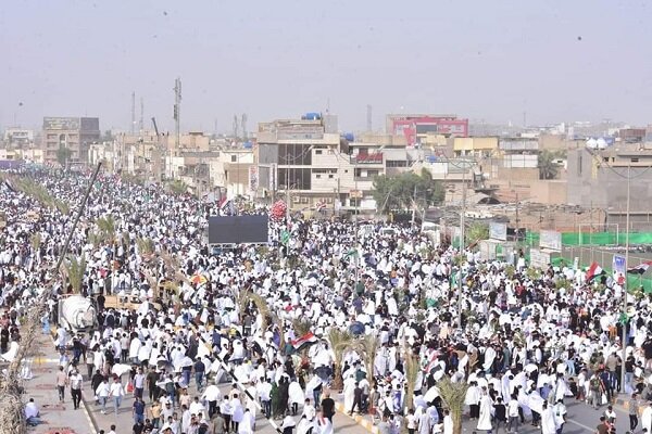 حضور گسترده طرفداران مقتدی صدر در نماز جمعه بغداد + تصاویر