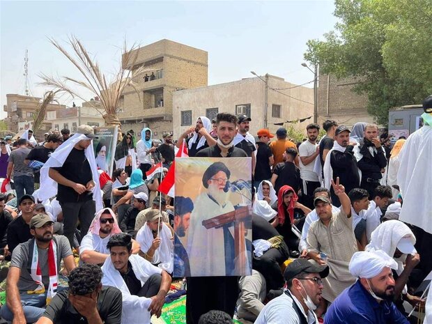 حضور گسترده طرفداران مقتدی صدر در نماز جمعه بغداد + تصاویر
