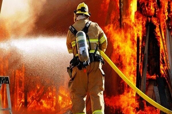 آتش سوزی در منطقه چرمسازی بوئین‌زهرا اطفا شد
