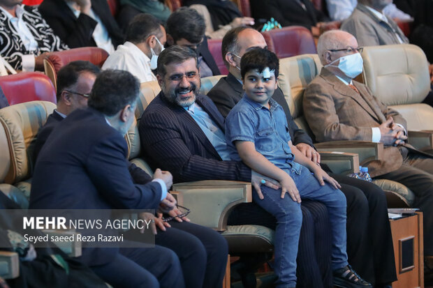 محمدمهدی اسماعیلی وزیر فرهنگ و ارشاد اسلامی در مراسم اختتامیه یازدهمین جشنواره بین المللی مد و لباس فجر حضور دارد