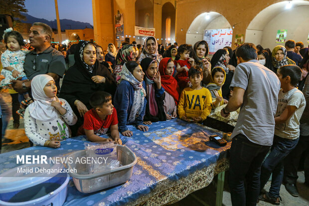 جشنواره صنایع دستی و غذاهای بومی در مهریز