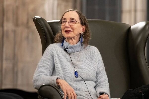 مثل یک لیوان آب شفاف هستم / دیگران را بیشتر از خودم دوست دارم