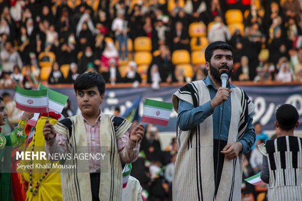 برگزاری سرود سلام فرمانده در ورزشگاه فولاد خوزستان