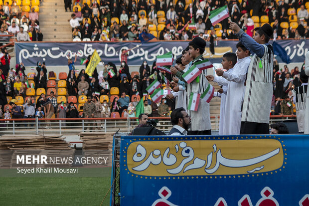 برگزاری سرود سلام فرمانده در ورزشگاه فولاد خوزستان