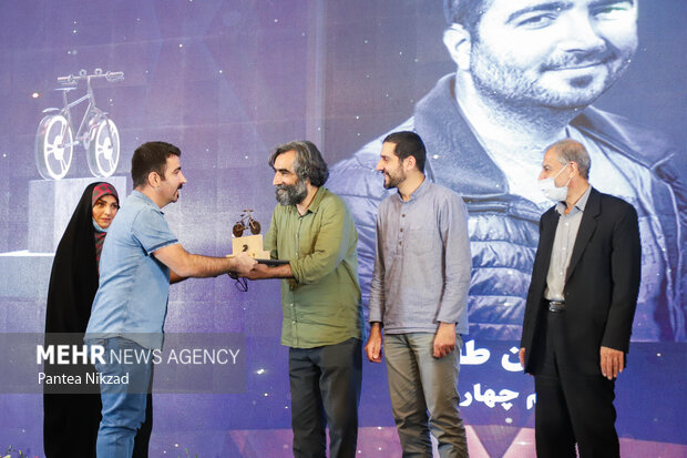 از برگزیدگان جشنواره فیلم شهر در مراسم اختتامیه هشتمین جشنواره فیلم شهر تقدیر شد