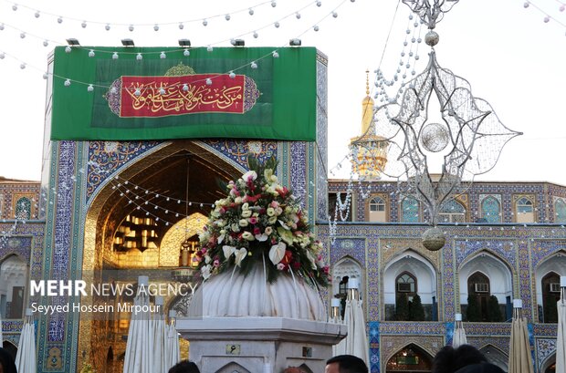 عید سعید غدیر کے موقع پر حرم امام رضا(ع) کا روحانی سماں
