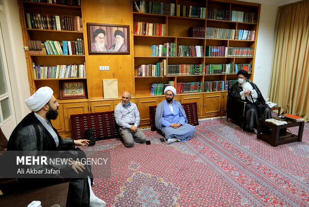 دیدار حجت الاسلام قمی رئیس سازمان تبلیغات اسلامی با آیت الله نورمفیدی