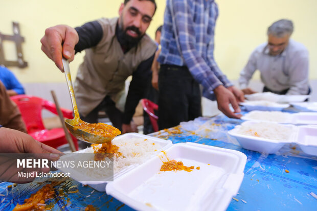برنامههای متنوع غدیر در تنگستان/ ۳۰ هزار پرس غذا توزیع میشود برنامههای متنوع غدیر در تنگستان/ ۳۰ هزار پرس غذا توزیع میشود
