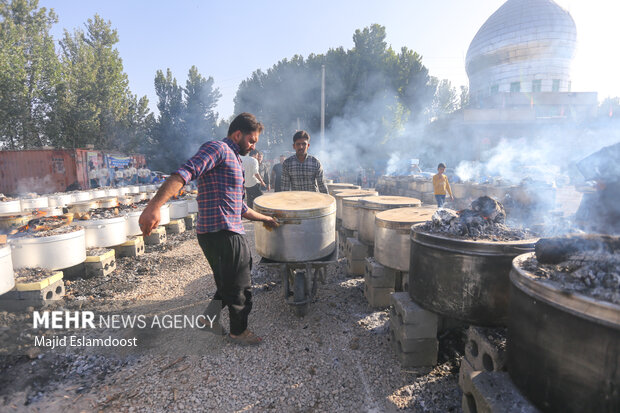 آیین پخت و توزیع غذای نذری-مبارکه اصفهان