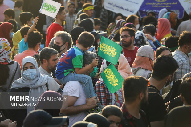 تہران میں عید غدیر کی مناسبت سے 10 کلومیٹر طویل دسترخوان+تصاویر 1
