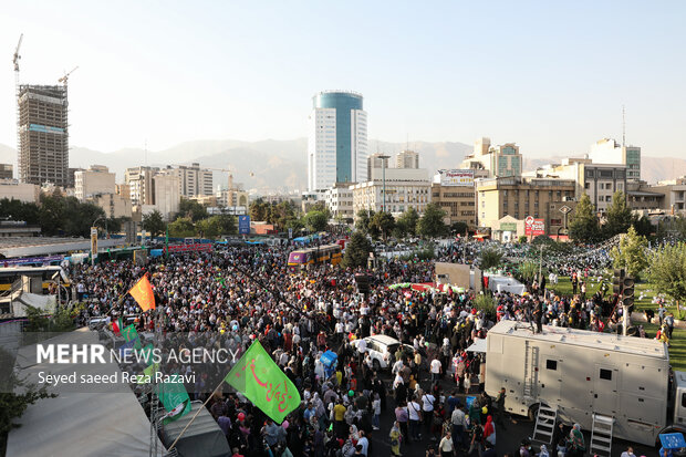 3 million Tehraners attend 10-km long Ghadir festival