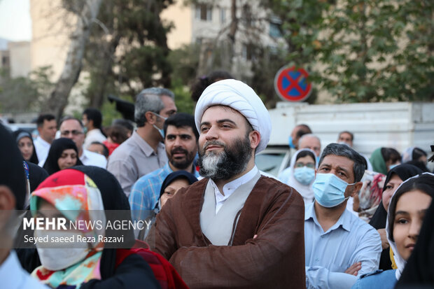 حجت الاسلام محمد قمی رئیس سازمان تبلیغات اسلامی در مراسم مهمانی ۱۰ کیلومتری به مناسبت عید سعید غدیرخم حضور دارد