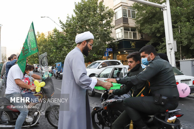 مهمانی ۱۰ کیلومتری؛ تجربه شیرین گرد هم آمدن همه اقشار ملت