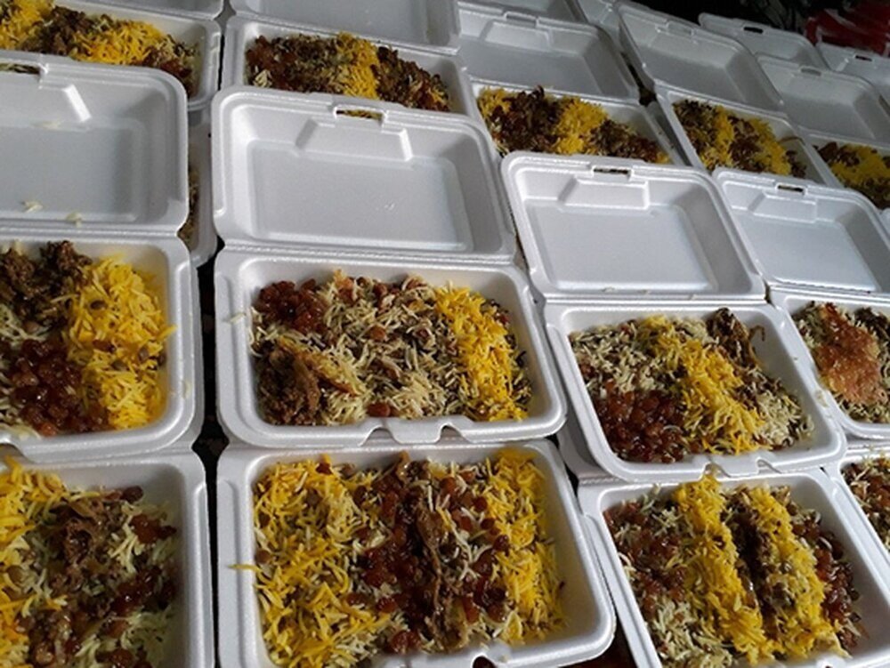 ۱۰ هزار پرس غذای گرم در پارس آباد توزیع شد