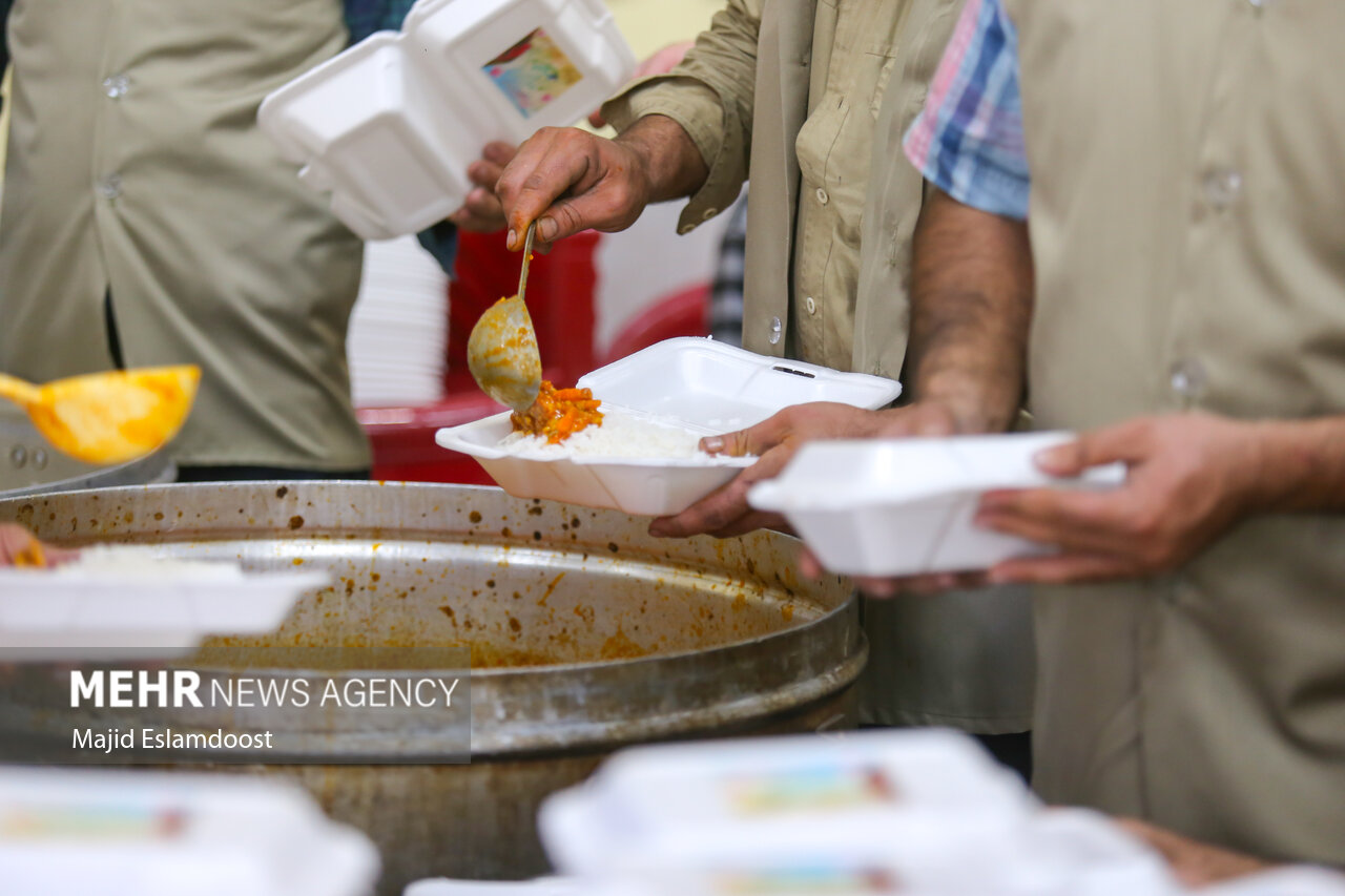 پخت و توزیع ۲۰۰۰ پرس غذای گرم در روز عید غدیر در تبریز