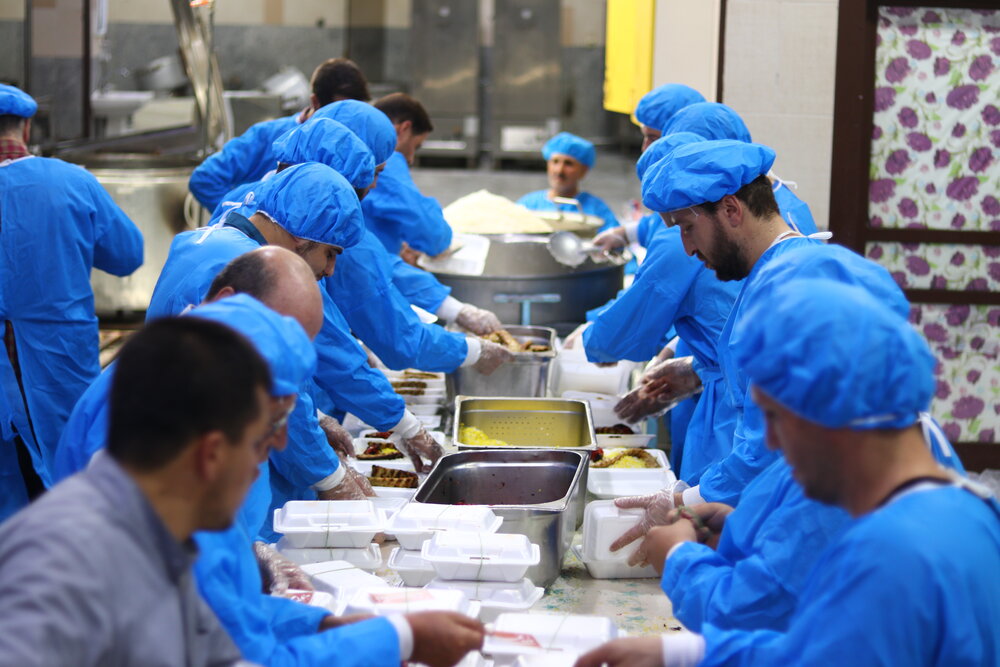 طبخ و توزیع ۱۴ هزار غذای گرم در عید غدیر خم همدان