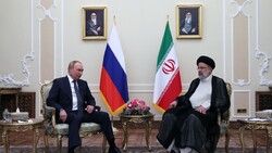 لحظة استقبال الرئيس الإيراني لنظيره الروسي