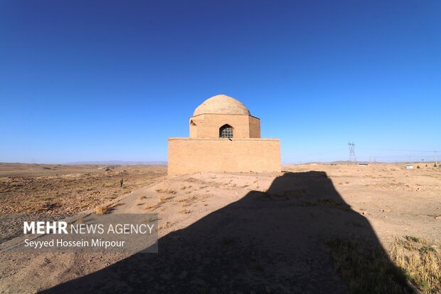 آرامگاه ارسلان جاذب در سنگ بست فریمان