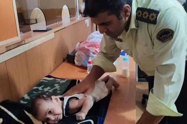 نجات نوزاد ۳ ماهه توسط پلیس خرم‌آبادی 