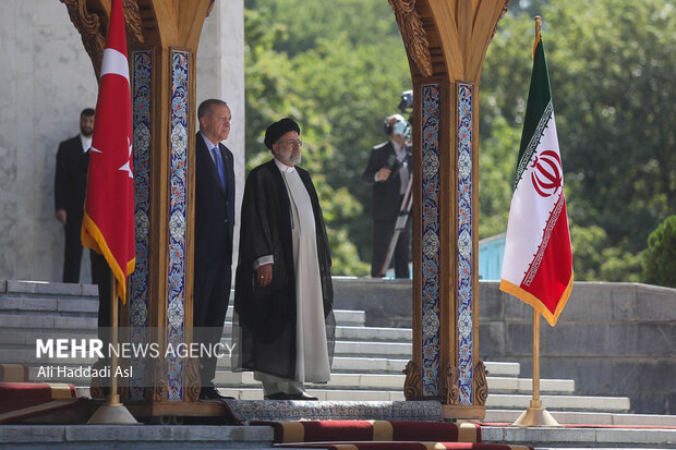 مراسم استقبال الرئيس التركي في العاصمة الإيرانية طهران
