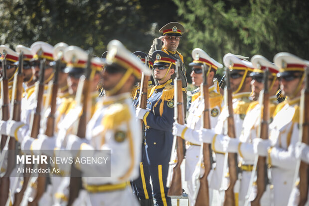 استقبال رسمی حجت الاسلام رئیسی از نخست وزیر عراق