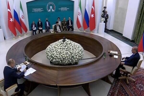 تہران میں ایران روس اور ترکی کا سہ فریقی سربراہی اجلاس شروع