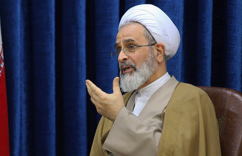 روحانیت از سنگرهای انقلاب اسلامی عقب نشینی نمی‌کند