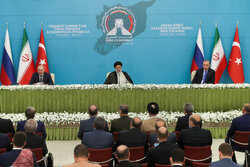 تہران میں "سہ فریقی سربراہی اجلاس" کے بعد ایران، ترکی اور روس کے صدور کی پریس کانفرنس