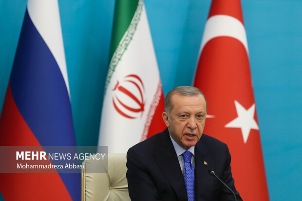 رجب طیب اردوغان رئیس جمهور ترکیه در نشست خبری هفتمین اجلاس سران کشورهای ضامن روند آستانه حضور دارد