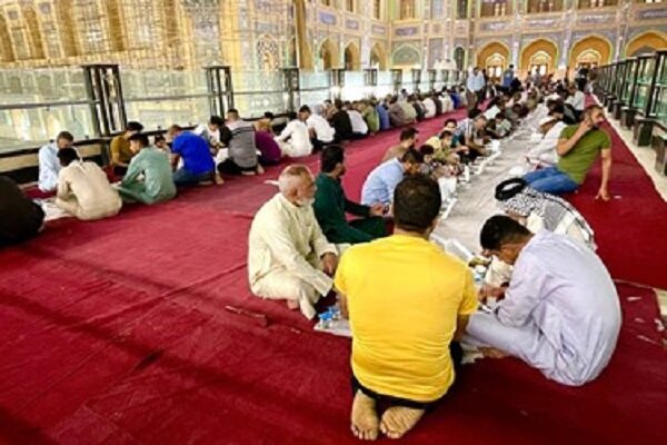 اطعام ۲۵۰ هزار زائر حرم علوی در جشنهای غدیر