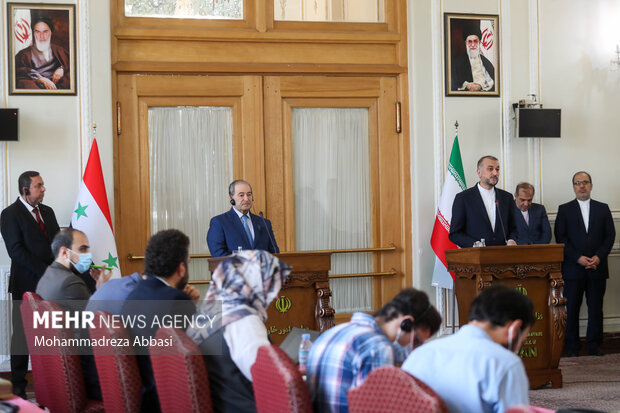 نشست خبری وزرای خارجه ایران و سوریه بعدازظهر امروز چهارشنبه در محل وزارت خارجه ایران برگزار شد