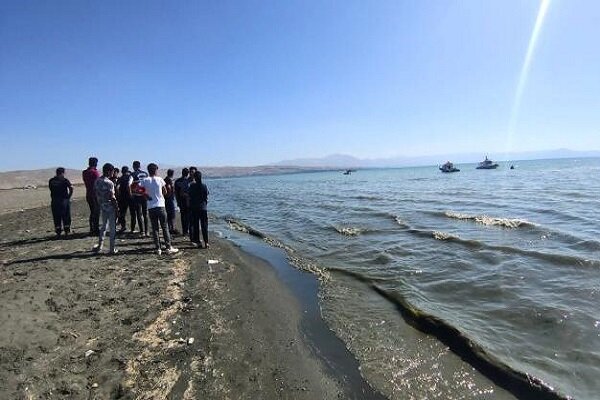 Van Gölü'ne giren 3 çocuk hayatını kaybetti
 Van Gölü'ne giren 3 çocuk hayatını kaybetti