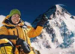 Iranian woman Hesamifard reaches Annapurna peak