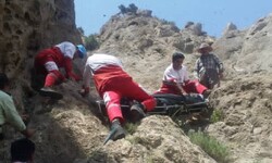 نجات فرد سقوط کرده از ارتفاعات روستای هیو