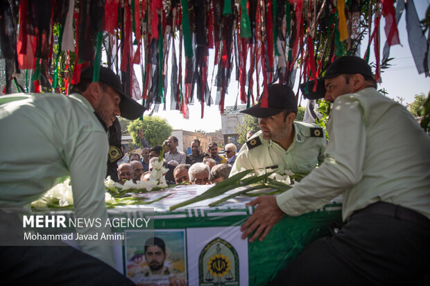 قزوین میں مدافع وطن شہید کی تشییع جنازہ
