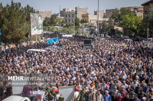 قزوین میں مدافع وطن شہید کی تشییع جنازہ
