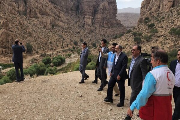 حضور نماینده سازمان بازرسی کل کشور در مناطق سیل زده استهبان حضور نماینده سازمان بازرسی کل کشور در مناطق سیل زده استهبان