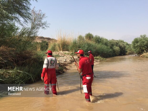 Search continues for missing in Fars province flood