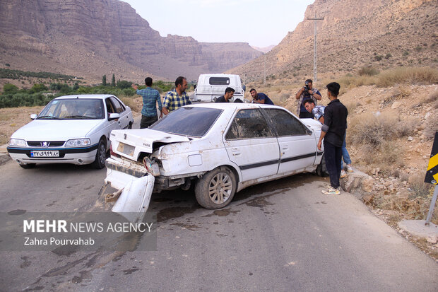 سفر وزیر کشور به منطقه سیل زده رودبال استهبان فارس