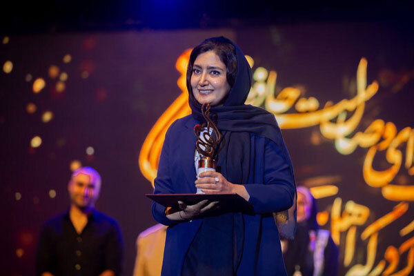 جشن تئاتر و موسیقی «حافظ» برگزار شد/تندیس در دست افشاریان و عقیلی